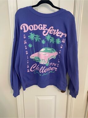 Vintage-Inspired Purple Crewneck Sweatshirt with Pink Graphic